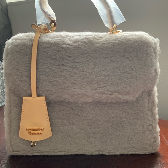 Samantha Thavasa - Picture 2 of 6